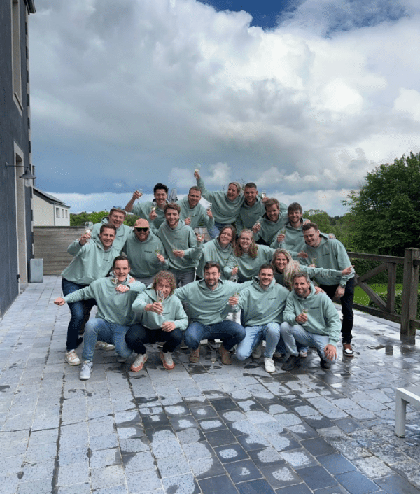 Elephant teamfoto op het teamweekend in België