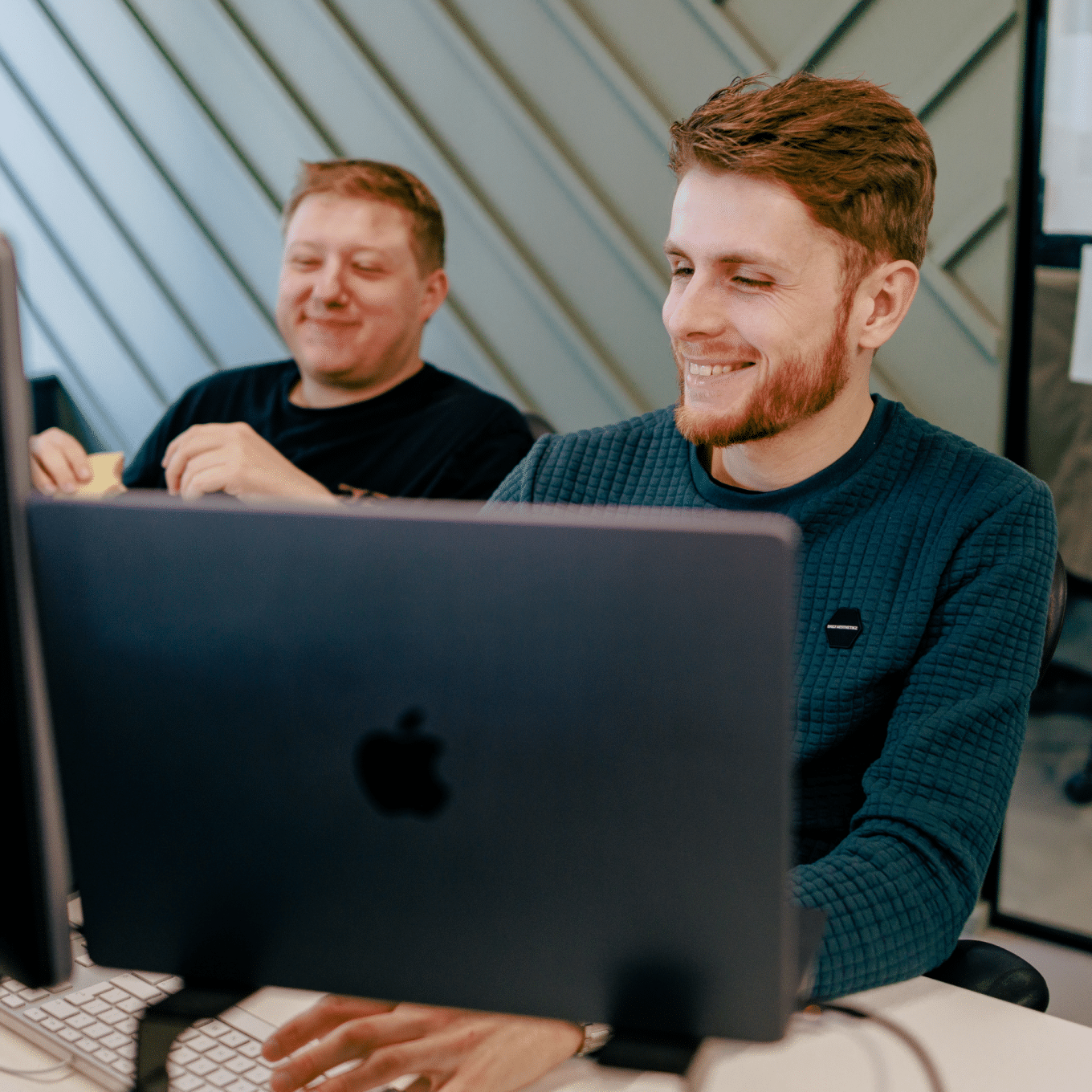 blog - Maarten en leon werken samen achter de computer