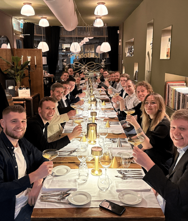 sfeer - met het hele team uiteten als afsluiting van het jaar