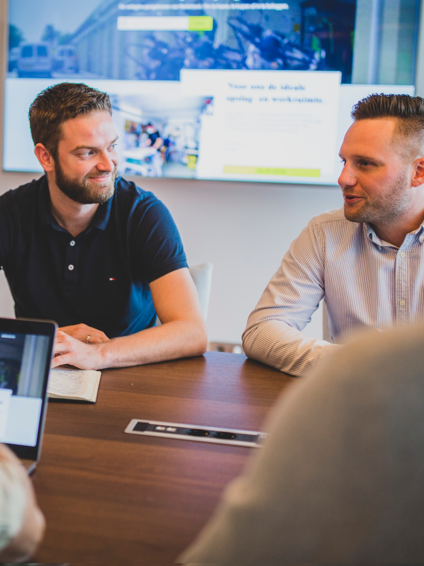 John en Fabian zitten in overleg voor Garagepark