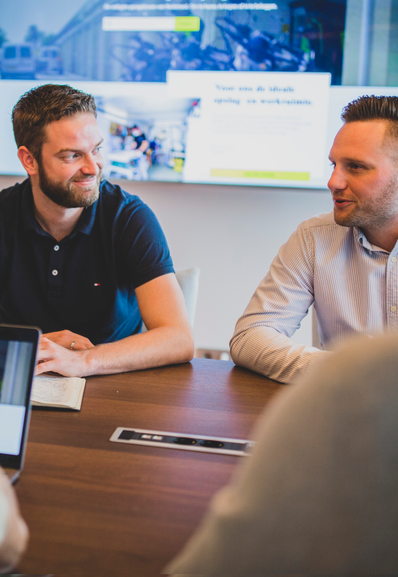 John en Fabian zitten in overleg voor Garagepark