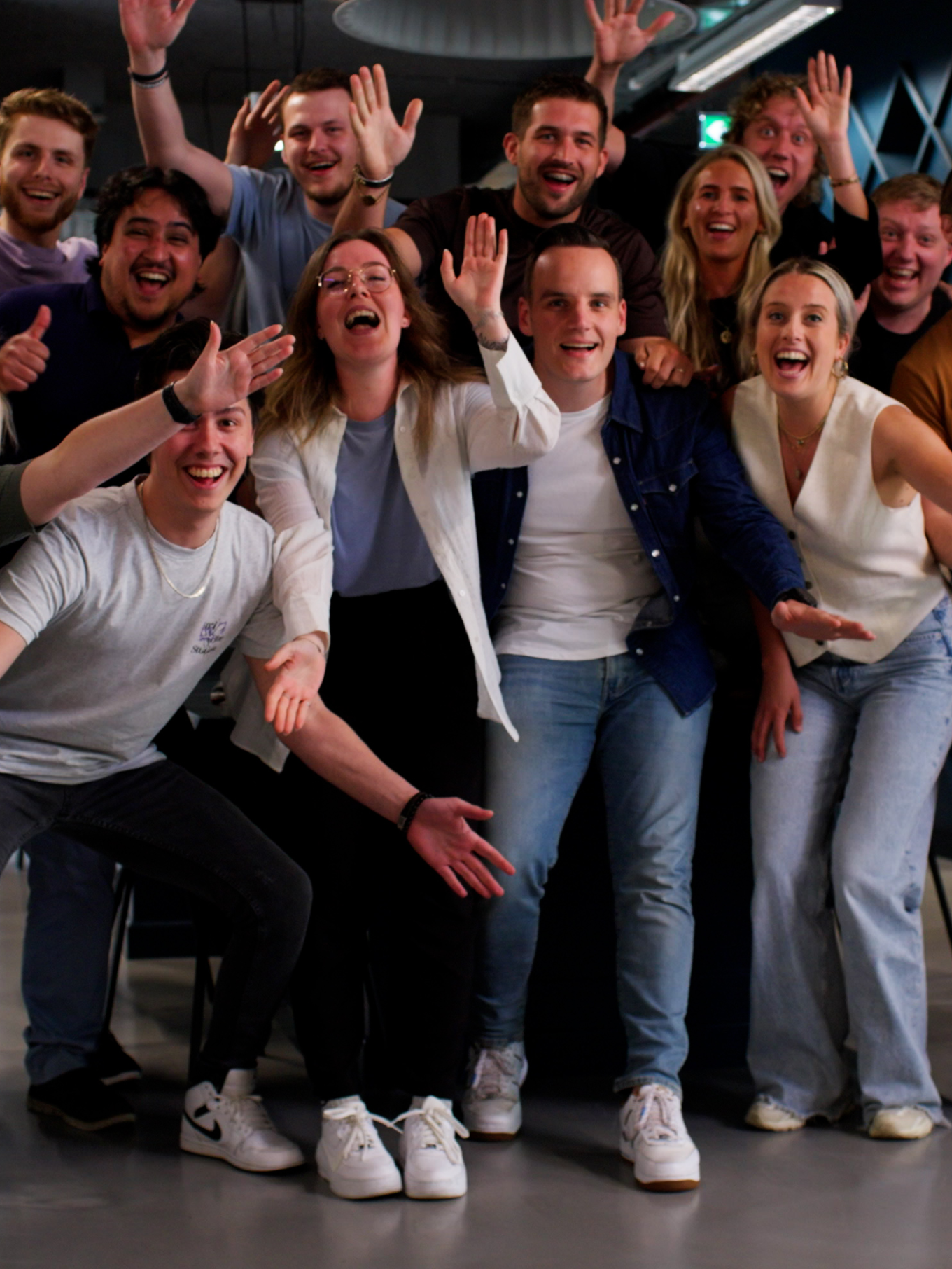 FONK150 - alle collega's van Elephant staan juichend op de foto